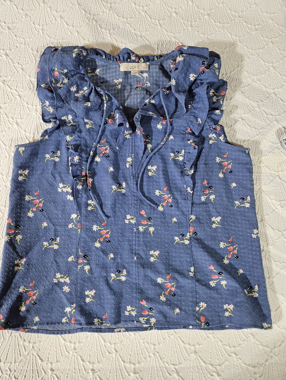 LOFT Blue Floral Ruffle Sleeve Tie-Neck Size LP